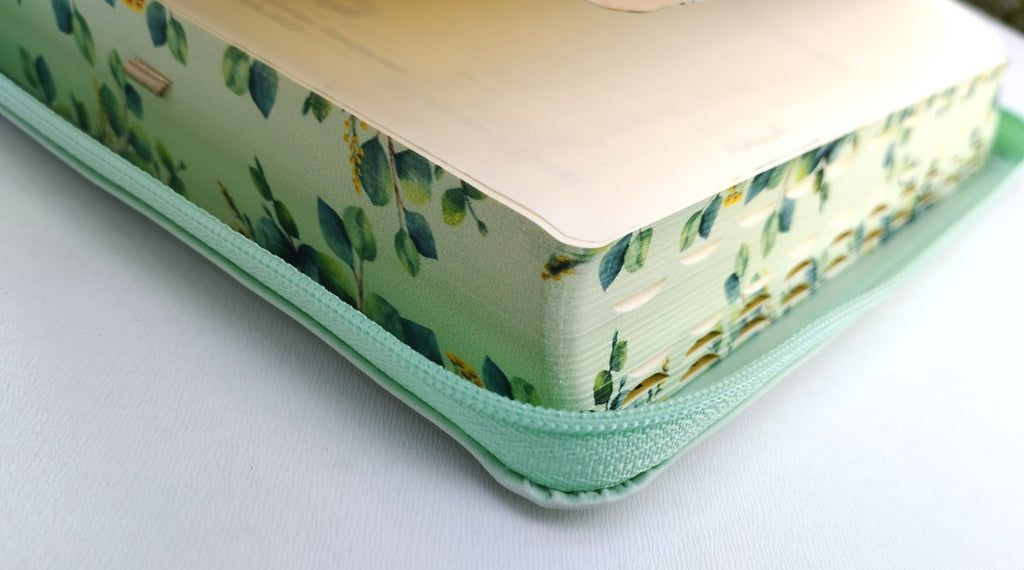 Ukrainian Bible – Light Green Cross Leatherette Zipper Hardcover with Thumb Index, Modern Translation – Image 4