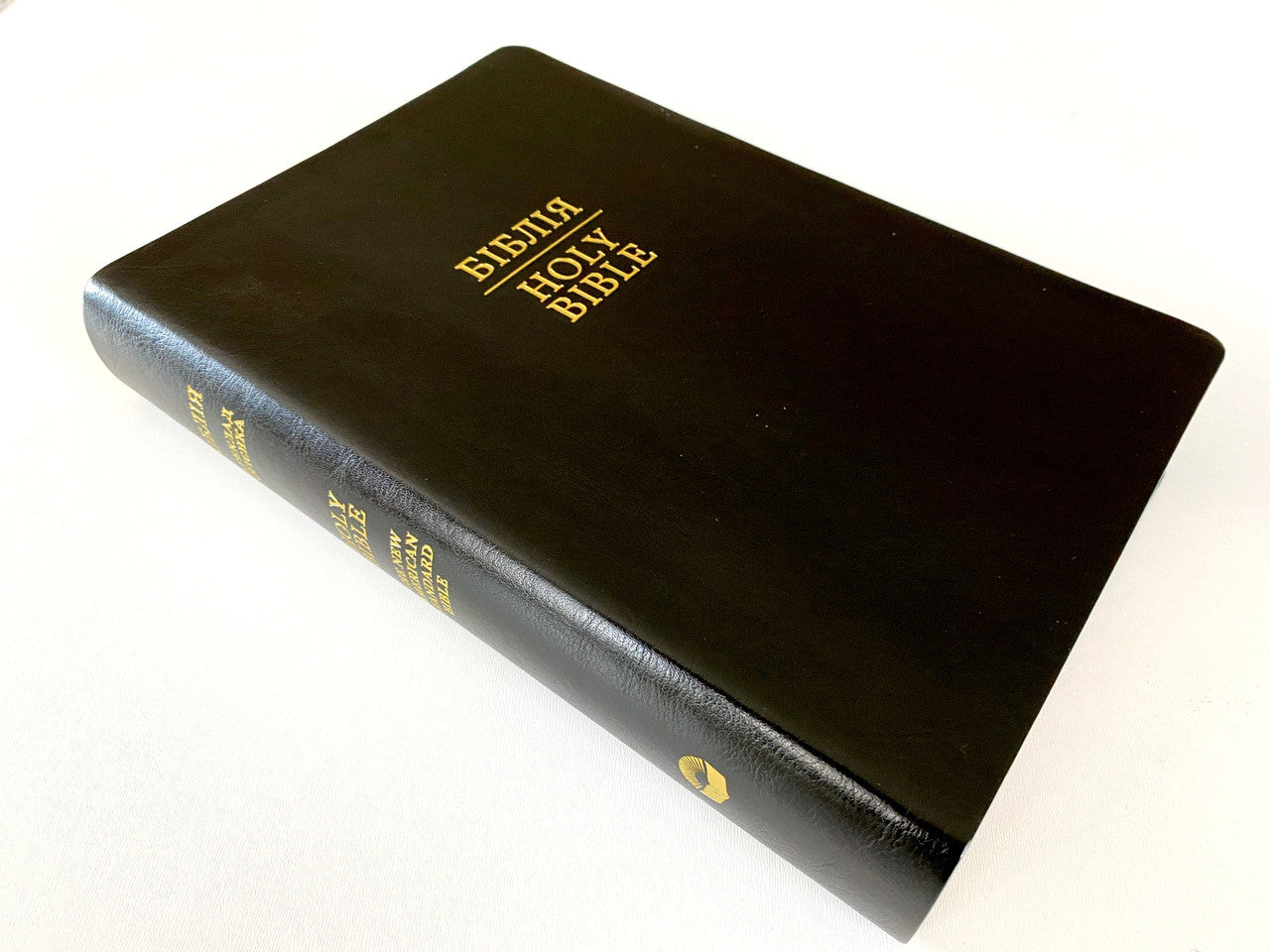 Parallel Ukrainian-English Bible – Black Leatherette Hardcover with Thumb Index and Gold Edges, Ohienko / NASB – Image 3